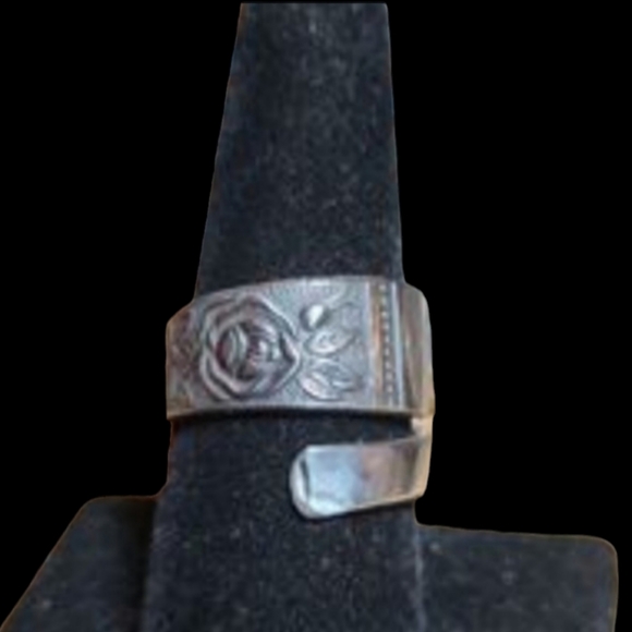 Size 7 Hand Forged Vintage Boho Spoon Ring - Picture 1 of 3